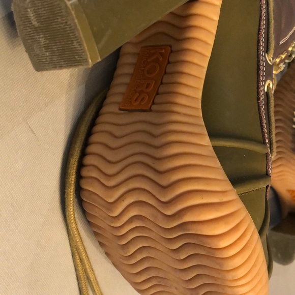 Micheal Kors boots. - Picture 5 of 5